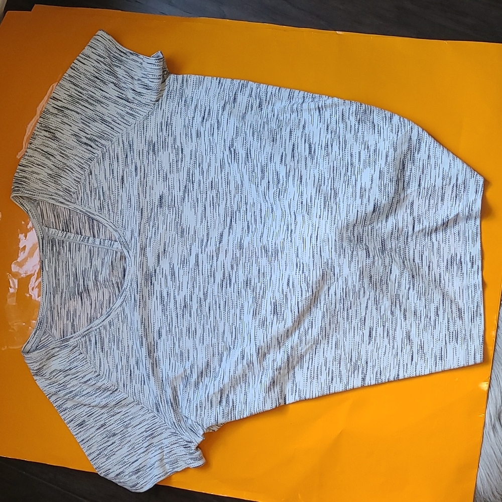 Lululemon back in action short sleeve top tiger space dye black